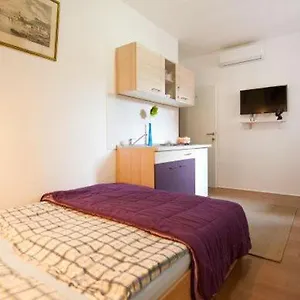  Apartment Centar 2 Private With Ensuite And Kitchenette